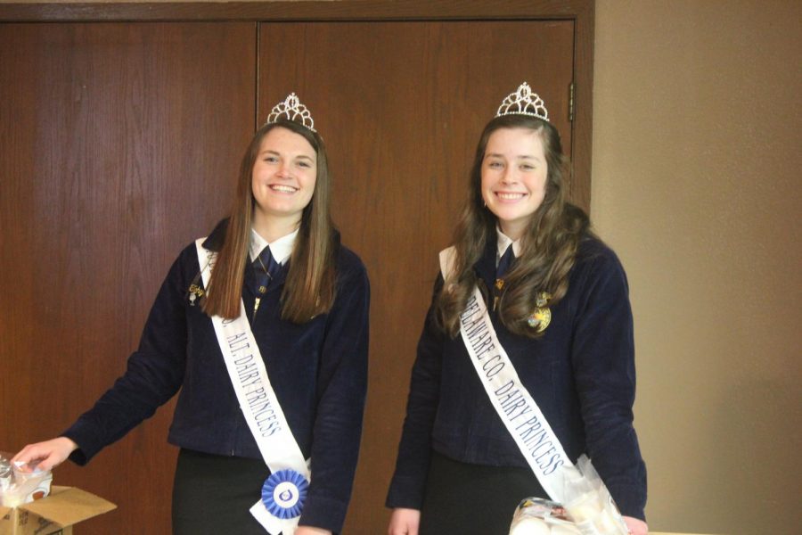 Dairy Royalty Tehya Demmer (11) and Shelby Westhoff (Beckman High School) served ice cream at the Ag Luncheon.