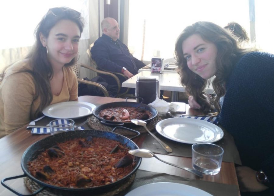 Waiting to eat a traditional Spanish meal, senior Olivia Neuzil and Laia López Rigol pose for a picture.