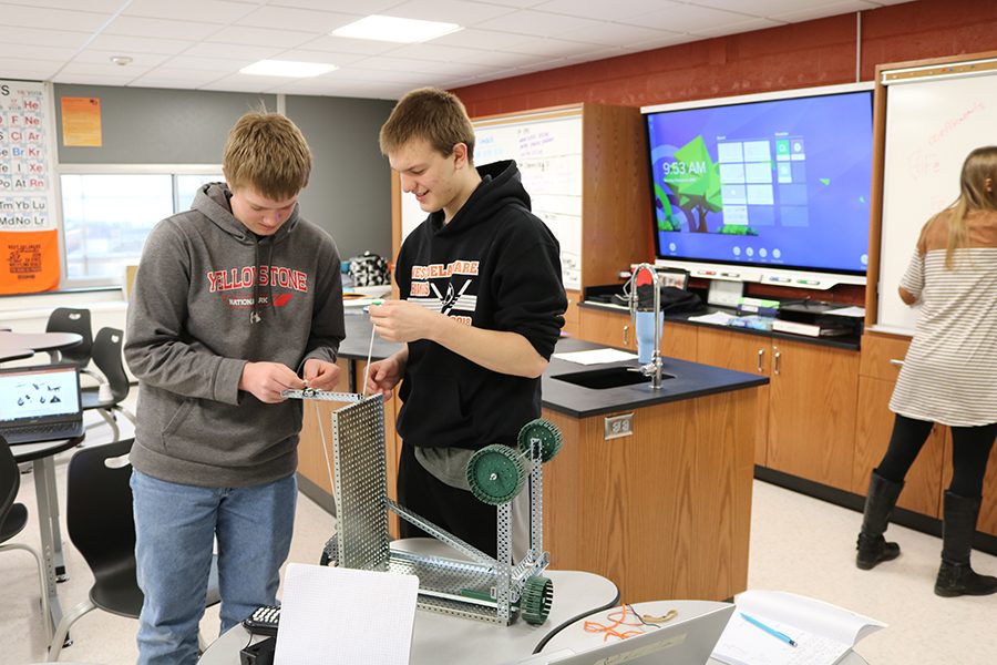Juniors Ben Moorman and Brandon Buelow test the different mechanical advantages of simple machines in Principals of Engineering.