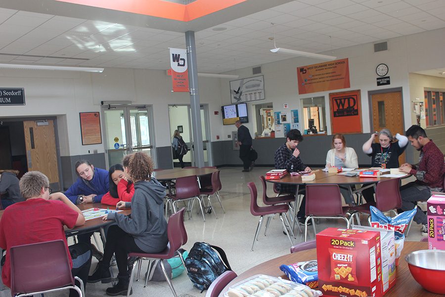 French Club members eat food and play games on October 18.