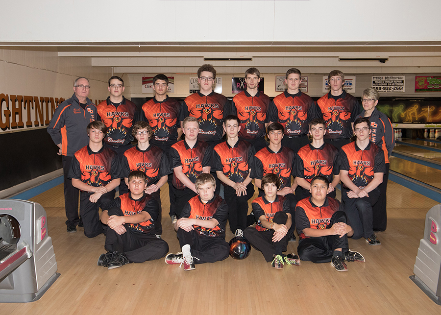 2019-2020 West Delaware boys bowling team poses for a group picture.