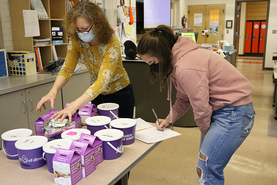 FBLA adviser Jodie Bramel and FBLA member Allison Mullen (11) count coin totals for this years March of Dimes fundraiser. 