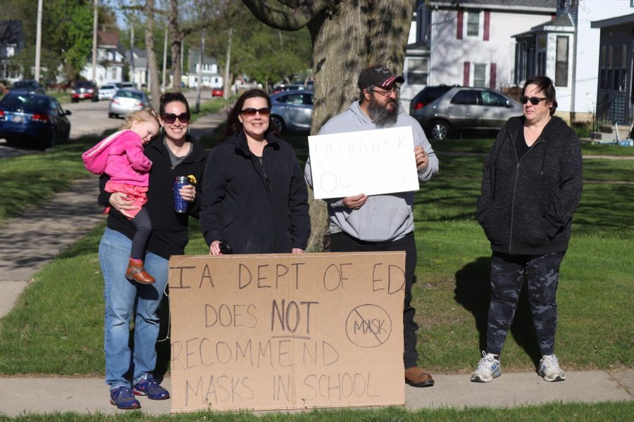 Outside+of+the+high+school%2C+protesters+Sara+Breckenfelder%2C+Alexa+Eike%2C+Aaron+Hutchinson%2C+and+Jennifer+Livingston+protest+against+mask+wearing+in+school.