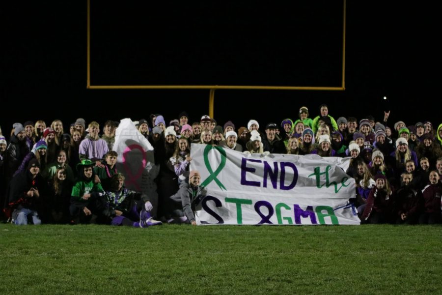 West Delaware and Independence come together to show support.