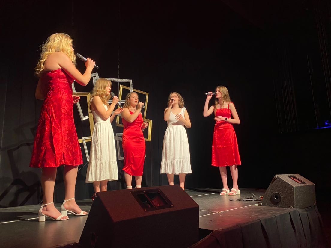 During the Friday Dinner show, Maya Pennington (10), Kennedy Loesche (11), Grace Sleper (10), Audrey Jolley (12), and Alaina Bardgett sing, You Cant Catch Me Now.  