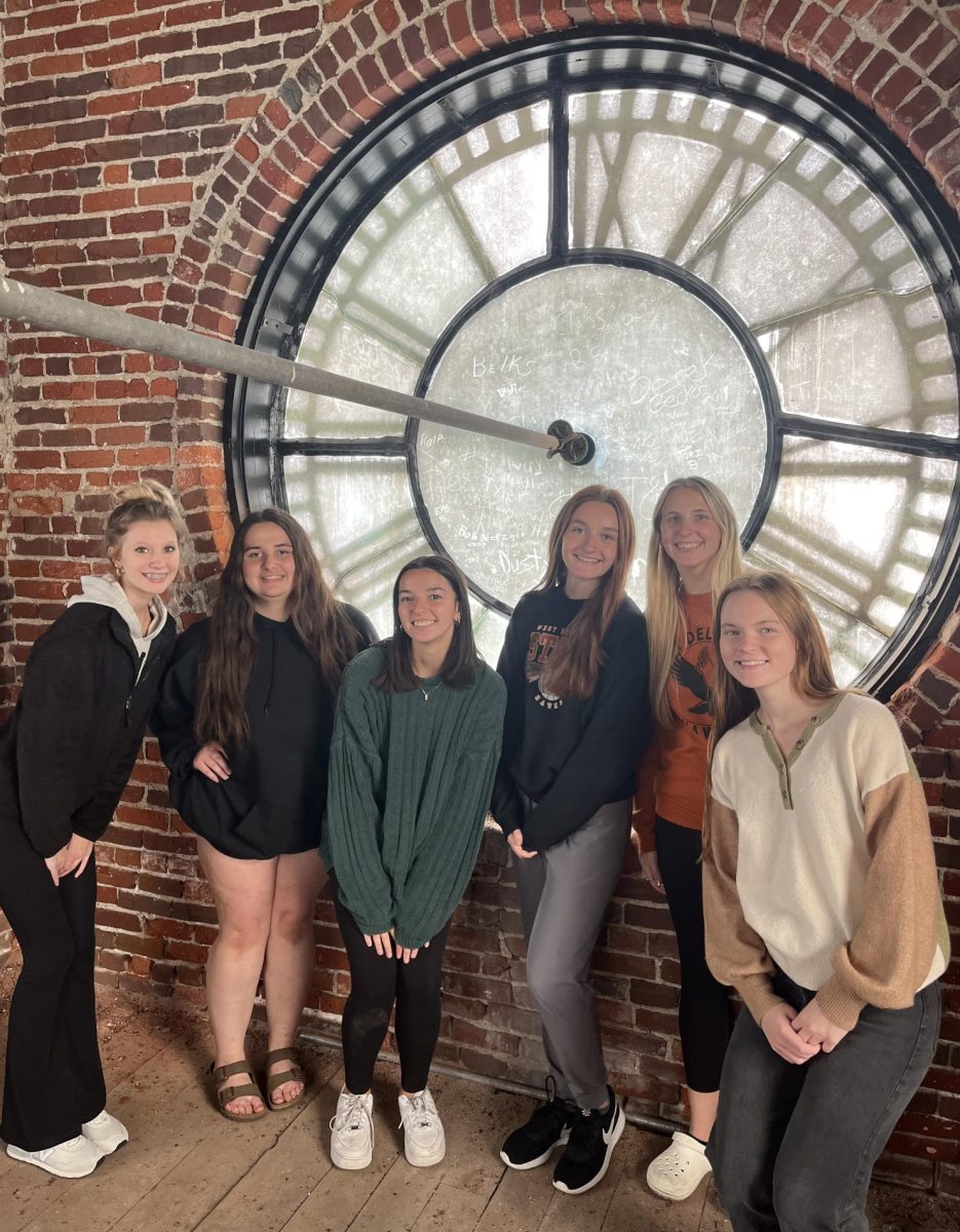 American Government students Harley Giellis-Goodman (12), Aarebella Haynes (12), Gwenith Pasker (12), Hannah Palmershein (12), Shelby Waterhouse (12), and Olivia Halverson (12) pose inside the clock tower on their visit to the Delaware County Courthouse. 