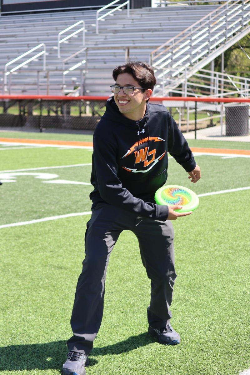 Jaxson Garcia (10) winds up to throw a Frisbee.